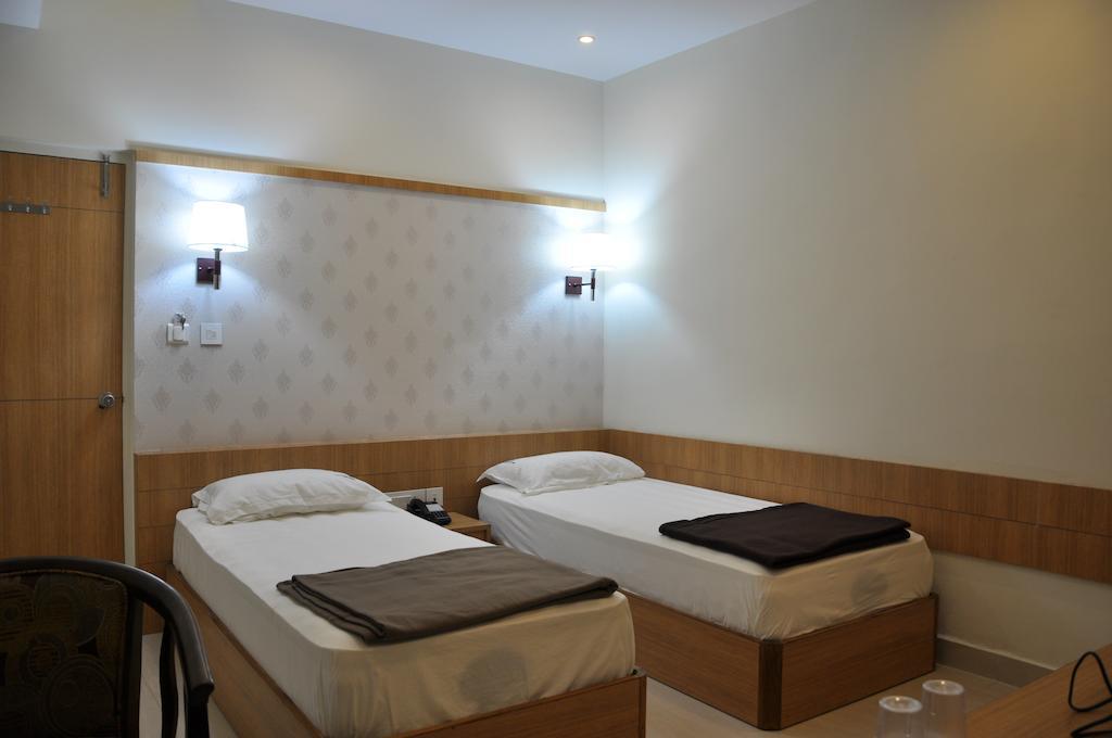 Hotel Athidi Grand Visakhapatnam Oda fotoğraf